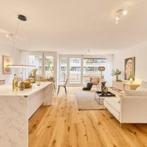 Frisch Sanierte 4-Zimmer-Wohnung mit riesiger sonniger Terasse