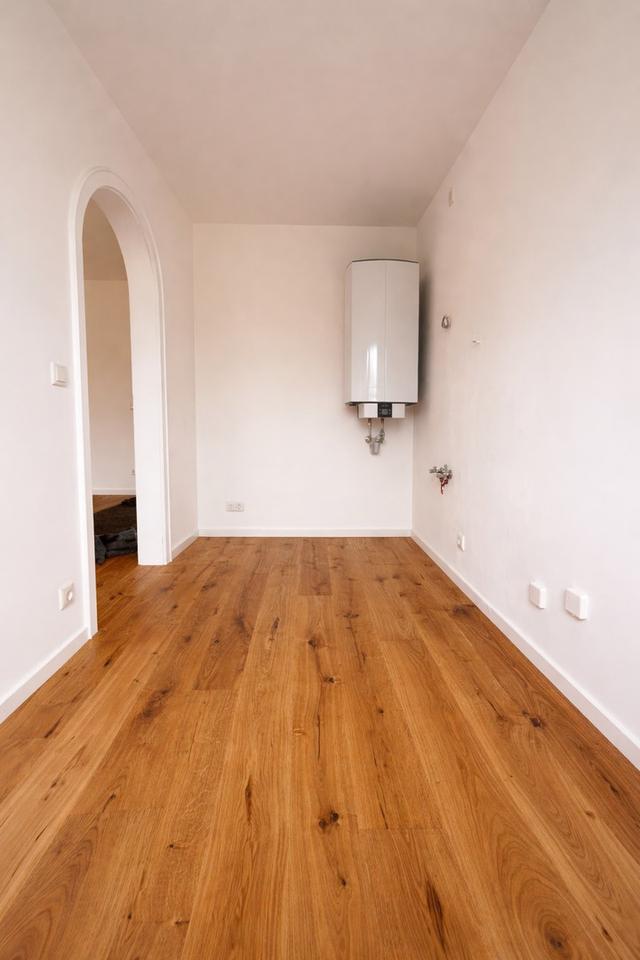 Umfassend modernisierte 2-Zi.-Wohnung | Balkon | oberste Etage | nur 3 Parteien | provisionsfrei – Bild 14