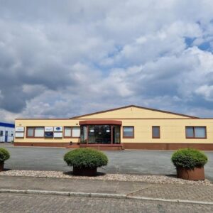 Lager/ Produktionshalle mit Büros