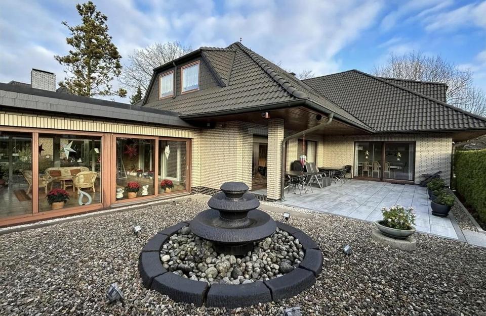 Großzügiges Einfamilienhaus mit Garten, Doppelgarage & vielseitigen Nutzungsmöglichkeiten – Bild 2