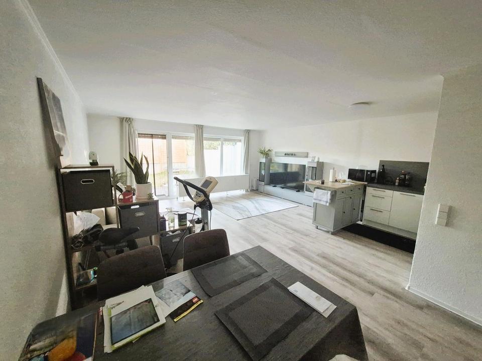 Attraktive 2 Zi, Kü, Bad, Terrasse + kl. Garten und KFZ Stellplatz – Bild 2