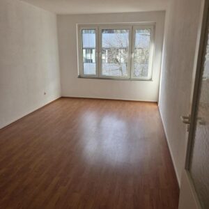 Schöne 1.5 Zi.-Wohnung mit separatem Küchenbereich mit Theke, modernem Duschbad und Balkon