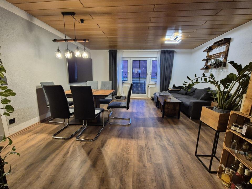 Moderne 2,5-Zimmer-Wohnung mit Balkon, TG-Stellplatz und bester Lage – Bild 2