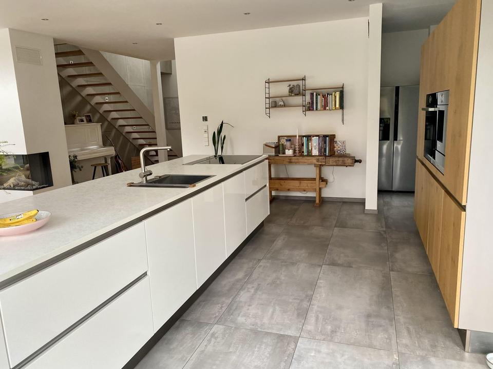 Moderne Stadtvilla mit Pool in Waldrandlage – Bild 13