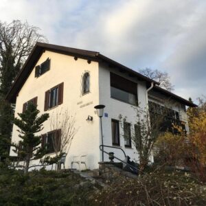 Grundstück mit traumhafter Bergsicht bebaut mit stilechtem 50 ziger Jahre Haus, Privat ohne Makler