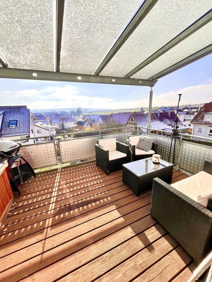 Möblierte 4,5-Zi.-Dachmaisonette mit Galerie, großem Balkon, TG & E-Ladestation – Bild 4