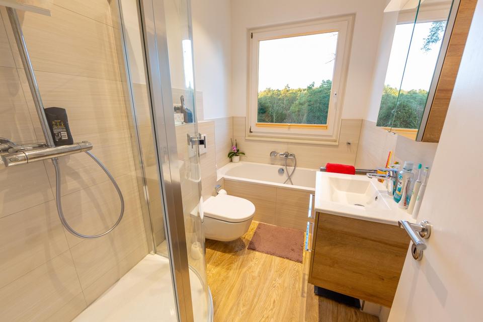 Großzügiges Ein-/Zweifamilienhaus in bester Lage mit tollem Garten – Bild 5