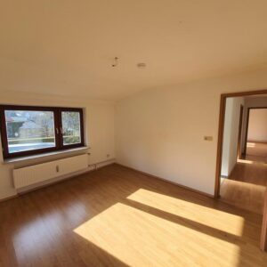 Panten - Sehr schöne renovierte 3 Zimmer Wohnung ab sofort zu vermieten