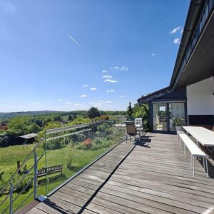 Exklusives Zweifamilienhaus Glashütten: Pool, Blick, barrierefrei – nur 30 Min. von FFM & Wiesbaden