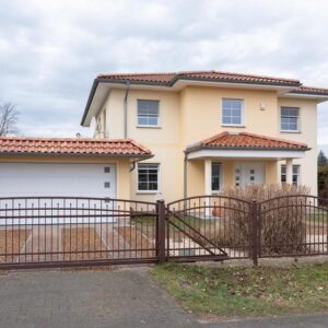 Neu: Finanzierungshinweis. Provisionsfrei: Moderne exklusive Stadtvilla in ruhiger Teltower Lage