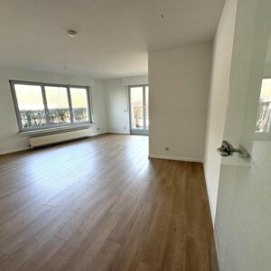 leerstehende, renovierte Wohnung mit Terasse zum Verkauf