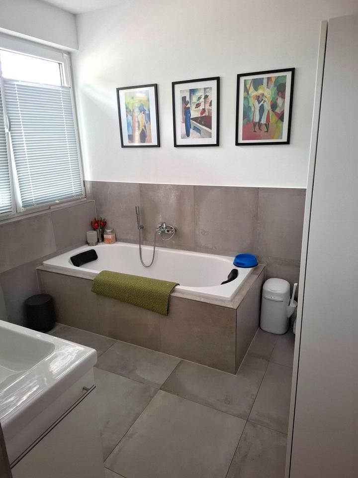 Moderne große Maisonettewohnung mit umlaufender Dachterrasse und zwei Balkonen – Bild 8