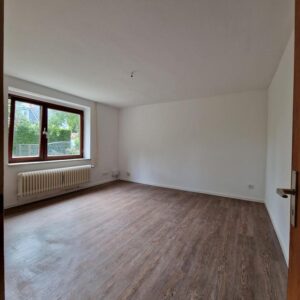 Sehr schöne ruhige 2 Zimmer Wohnung mit Garten ab 01.05.2026 zu vermieten