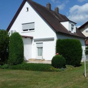 Einfamilienhaus mit großem Garten und viel Potenzial