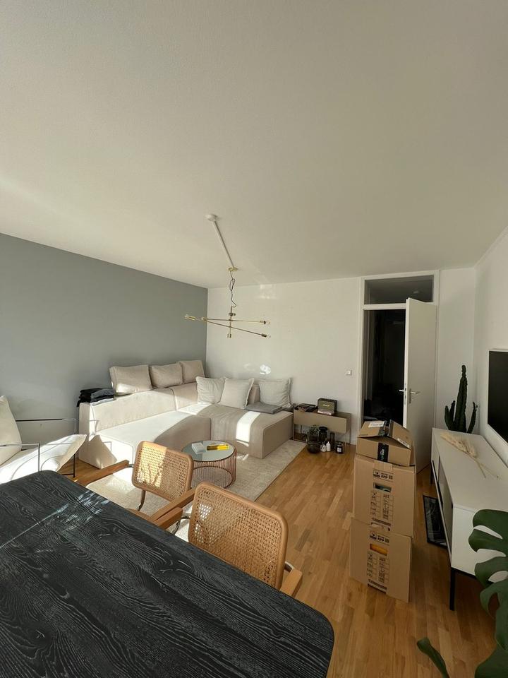 2 Zimmer, Einbauküche, hochwertiges Bad, Südbalkon – Bild 2