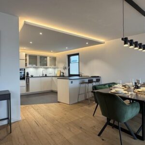 Exklusives Penthouse mit Whirlpool & Top-Anbindung nach Basel – voll möbliert auf Zeit zu vermieten