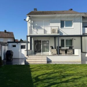 Kernsaniertes Reihenendhaus mit 2 Garagen