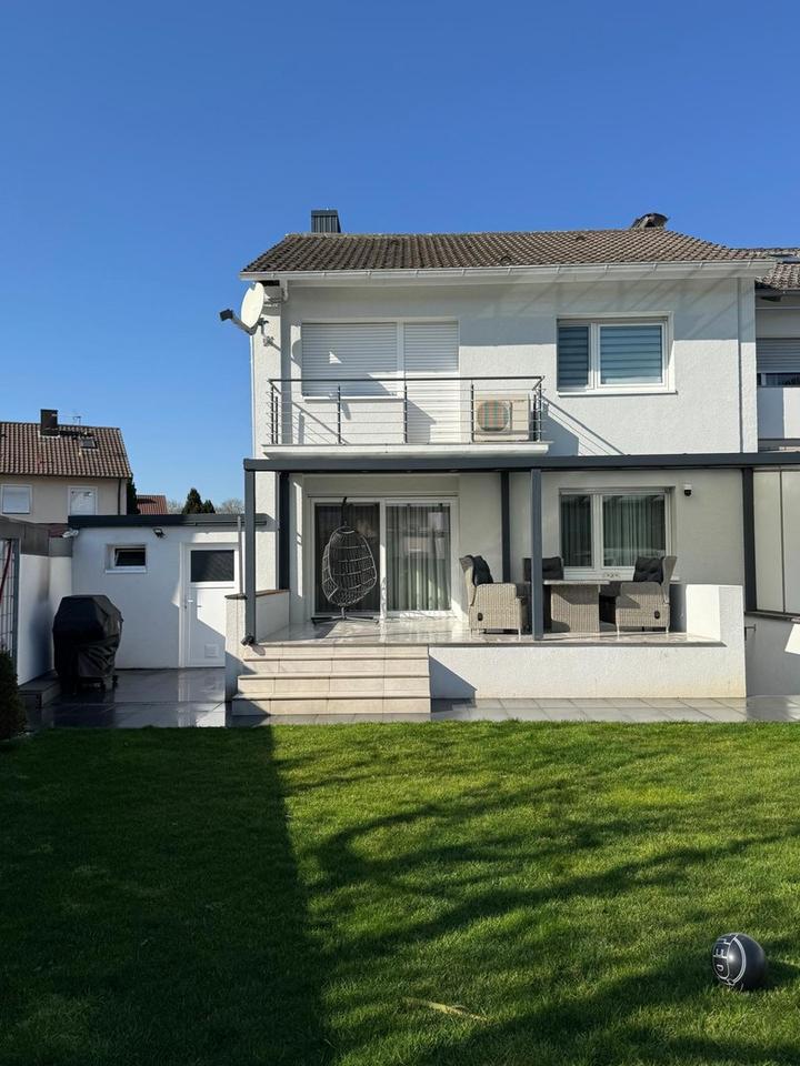 Kernsaniertes Reihenendhaus mit 2 Garagen