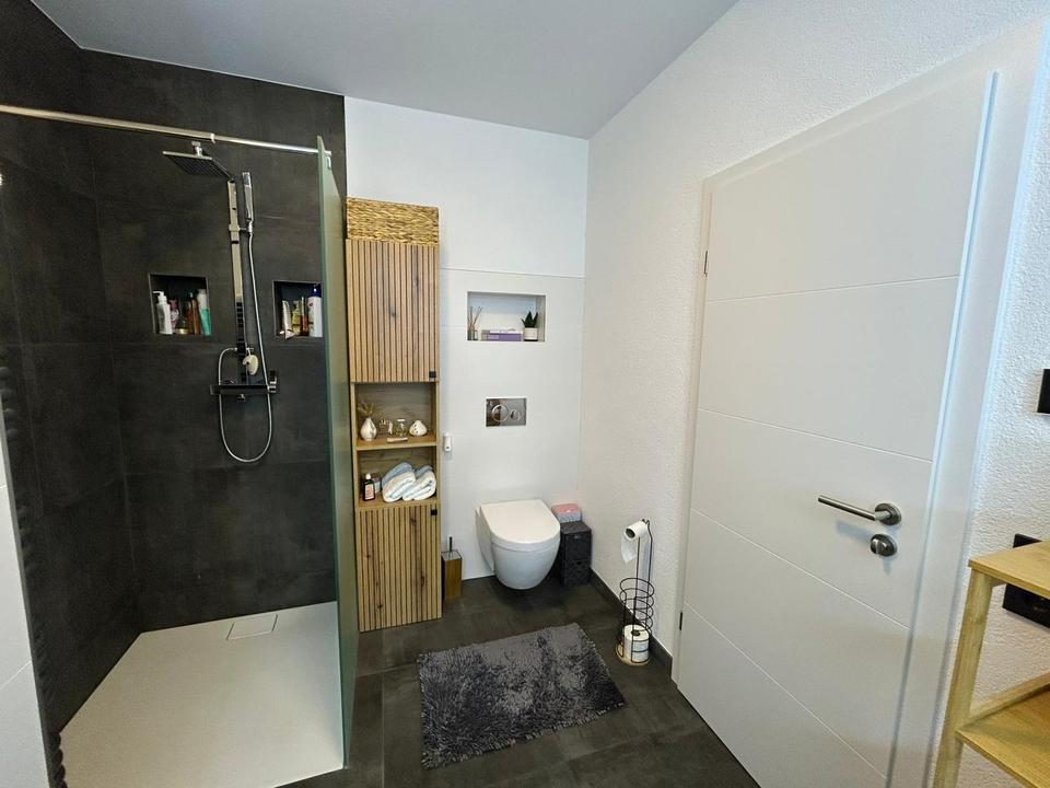 Offene und großzügige 3,5-Zimmer-Wohnung mit Garten & Kamin – Bild 16