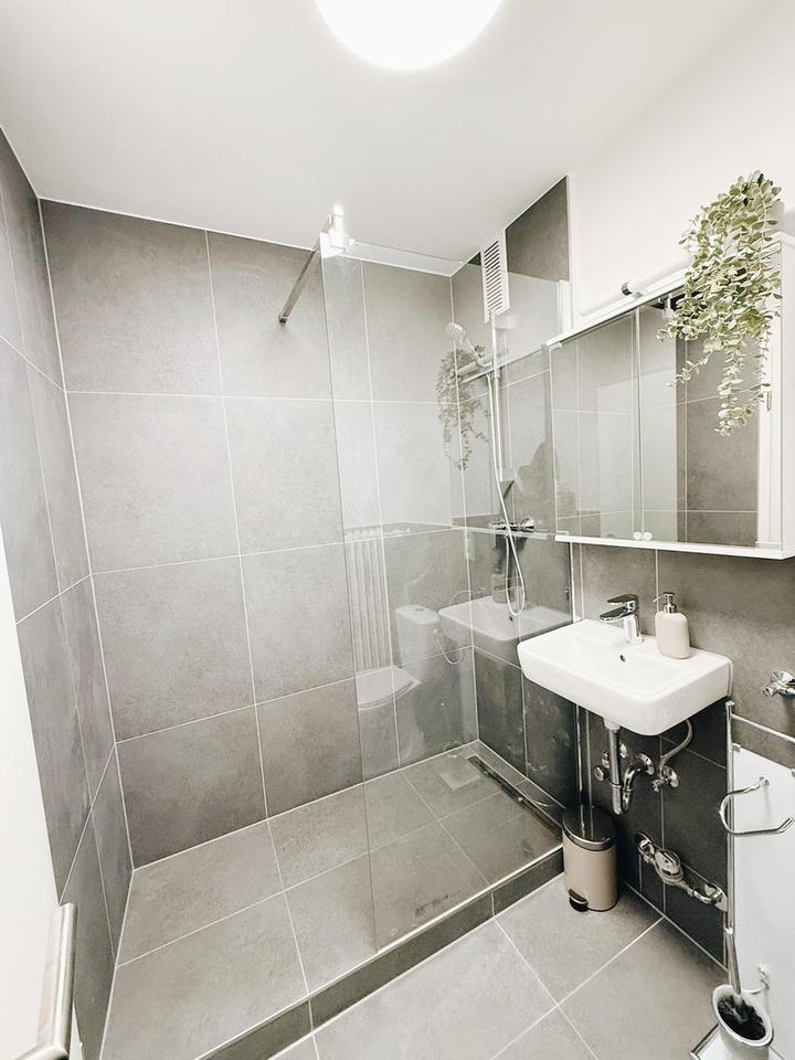 Helles Apartment mit Terase (Frisch saniert + Vollmöbliert) – Bild 7