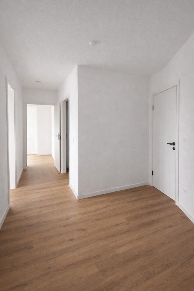 Kernsanierte 3-Zimmer Wohnung Erstbezug neue Küche WG geeignet – Bild 4