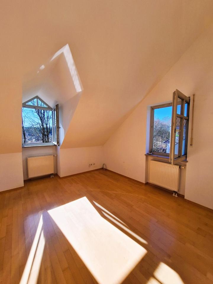 Helle Dachwohnung mit Südterrasse und Blick ins Grüne – Bild 6