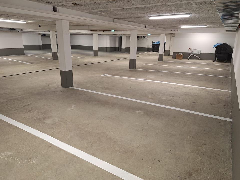 Motorradstellplatz mit Auto-/Motorradaufzug in Fuhlsbüttel zu vermieten