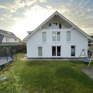 Moderne Doppelhaushälfte mit Vollkeller