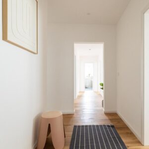 Modernes Design trifft Burg-Panorama: Sanierte 4-Zimmer-Wohnung im Herzen Königsteins