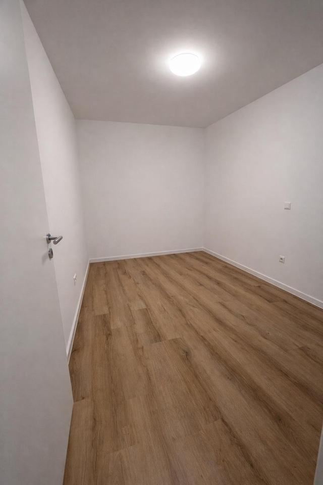 Modern sanierte 2-Zimmer-Wohnung mit Einbauküche inkl. Strom und Heizkosten – Bild 4