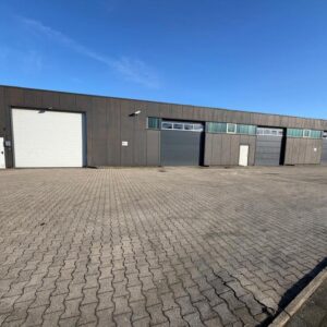 Vielseitige Gewerbeimmobilie mit Bürofläche in Top-Gewerbelage