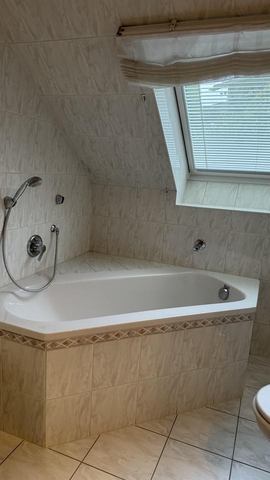 Charmantes Reihenhaus mit Garten in 08280 Aue + Garagen – Bild 5