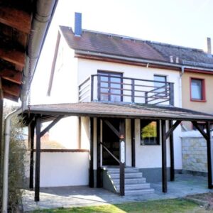 Familienfreundliche Doppelhaushälfte mit Garten und Balkon (provisionsfrei)