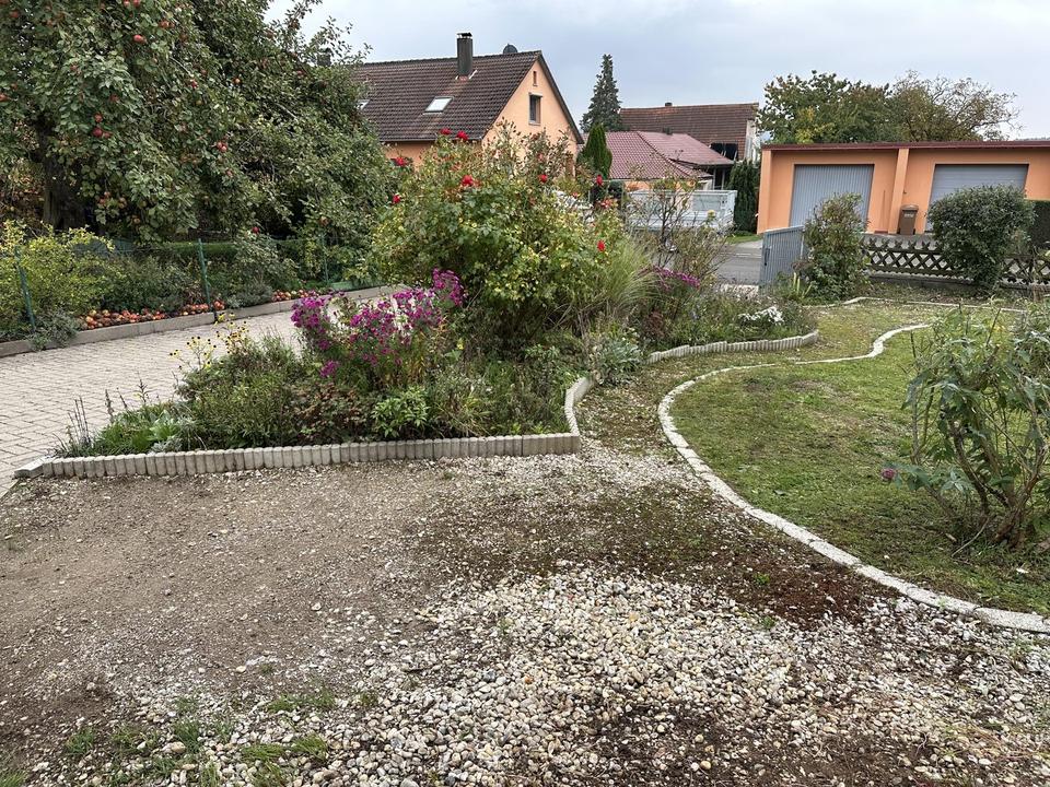 Geräumiges Einfamilienhaus mit schönem Naturgarten und Einzelgarage – Bild 28