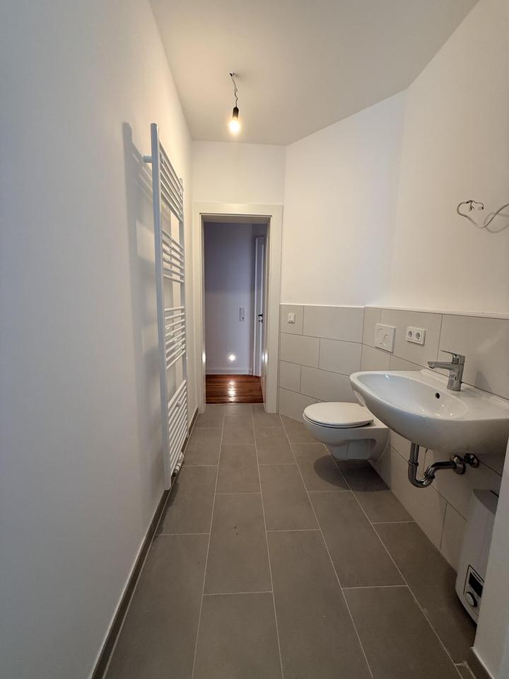 Charmante Altbauwohnung neu interpretiert – 3 Zimmer, Aufzug & hochwertiger Sanierungsstandard – Bild 2