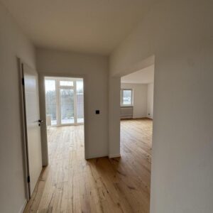 Hochwertig renovierte 3 Zimmer Wohnung in zentraler Lage von Kiel