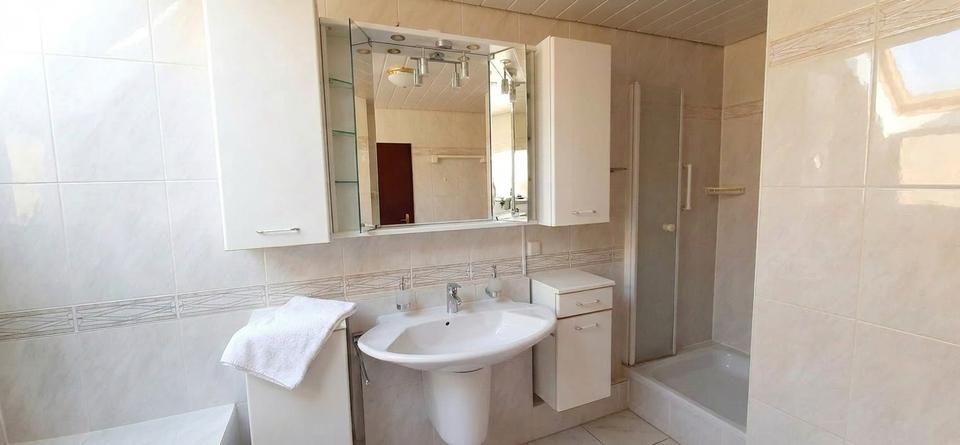 Helle 4 Zimmer Maisonette-Wohnung mit Garten und unverbaubarem Panoramablick! – Bild 4