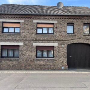 Einfamilienhaus mit Hof und großem Garten BIETERVERFAHREN