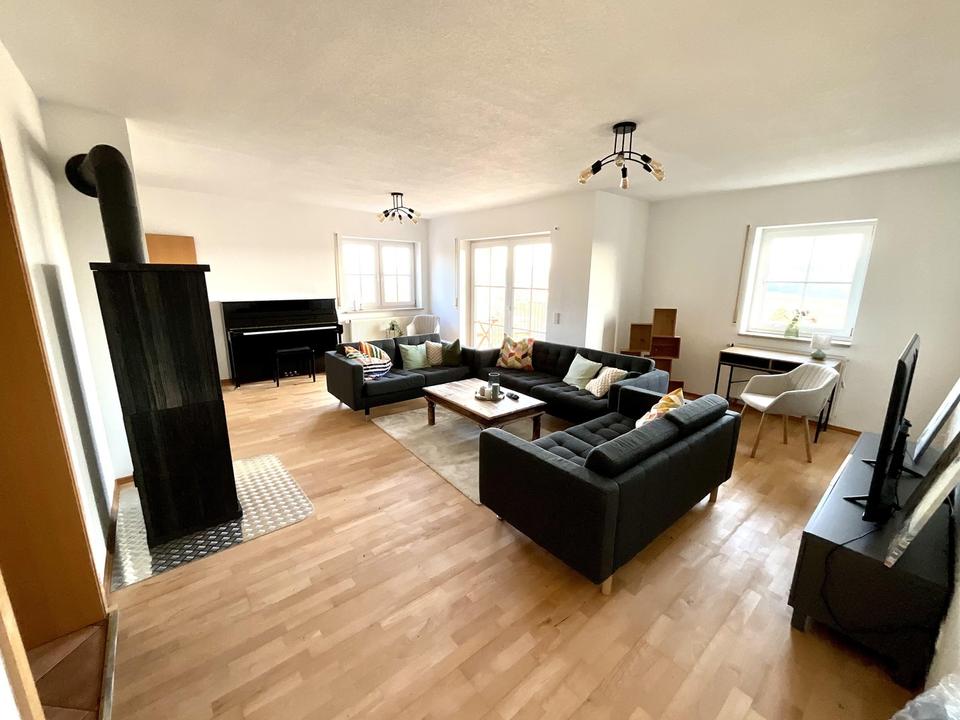 Großzügiges Ein- bis Zweifamilienhaus mt 8.197 qm Grund, PV-Anlage, Wald und Panoramablick – Bild 10