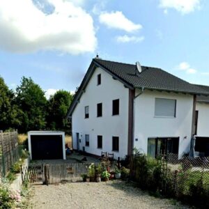 Doppelhaushälfte mit Loft im DG, Garten und Garage *von privat*