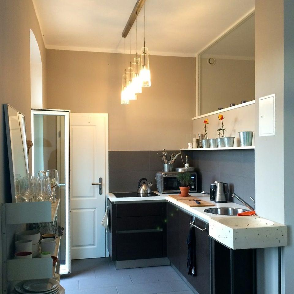 Liebevoll möblierte Altbauwohnung (Gründerzeit) mit 2 Balkonen auf Zeit - Mietende 30.04.2027 – Bild 4