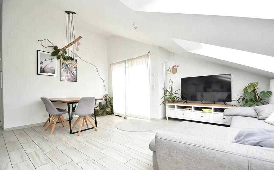 Moderne und helle 3,5-Zimmer-Wohnung | Balkon & Garage | EBK | 3 Min U-Bahn | Nähe Uni Hohenheim – Bild 2