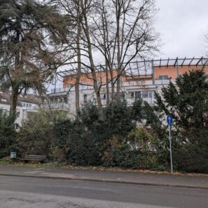 Lichtdurchflutete Wohnung mit großer Dachterrasse in zentrumsnaher Lage von Privat