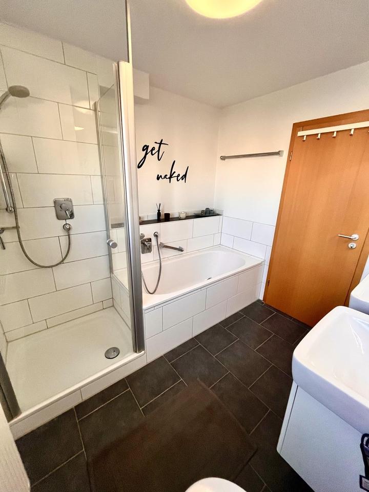 Möblierte 4,5-Zi.-Dachmaisonette mit Galerie, großem Balkon, TG & E-Ladestation – Bild 13