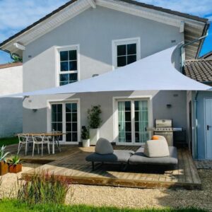 Modernes Einfamilienhaus mit Kamin, Designküche auf sonnigem Grundstück mit Bergblick
