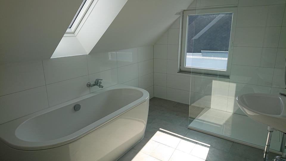 Dachgeschosswohnung in Blexen 2 Zimmer + offener Küchen- Wohn- Bereich – Bild 2