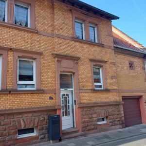 Charmantes Sandsteinhaus, komplett saniert und familienfreundlich, mit Anbau und Garten