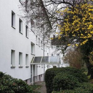 sofort Einzugsbereit, geräumige renovierte 2-Zimmer Wohnung mit schönem Balkon