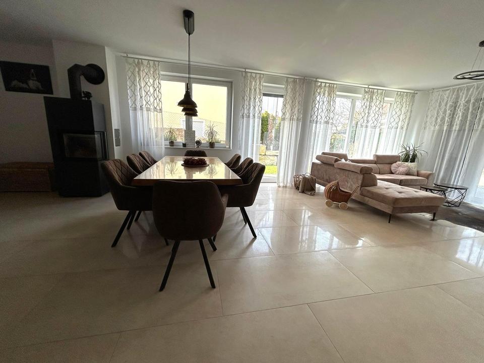 Offene und großzügige 3,5-Zimmer-Wohnung mit Garten & Kamin – Bild 5