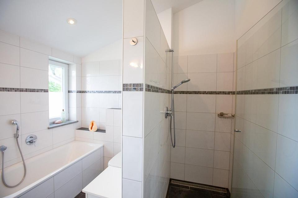 Vollausgestattete, möblierte Moderne Doppelhaushälfte am Wörthsee – Bild 4